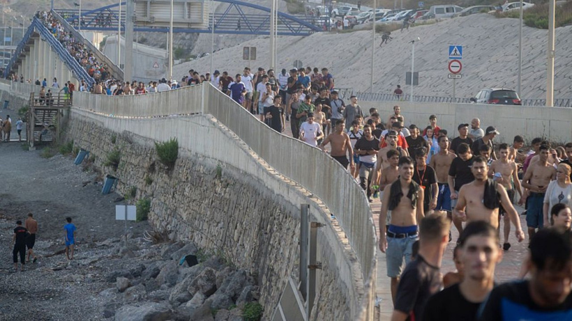 50 bin kişi Avrupa yolunda denizi aştı: Dalga dalga bize yabancı olmayan topraklara geldi - Fotoğraf: 9