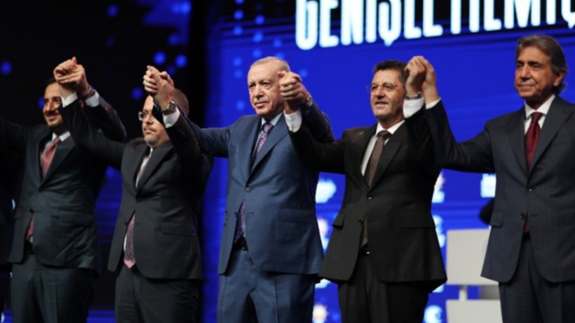 Rozetini Erdoğan takmıştı: AKP'ye geçen Çekmeköy Belediye Başkanı yorumları kapatıp 'Vira Bismillah' dedi