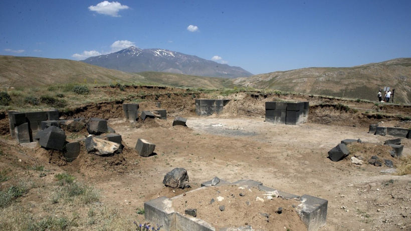 Van Gölü'ne bakan 2 bin 300 metrelik zirvede büyük keşif: Kef Kalesi'nin sırrı çözülüyor