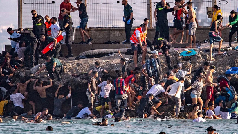 72 bin göçmen Ceuta’ya akın etmişti! Avrupa’da kriz büyüdü: İspanya, sınırları kapatan İtalya’ya süre verdi