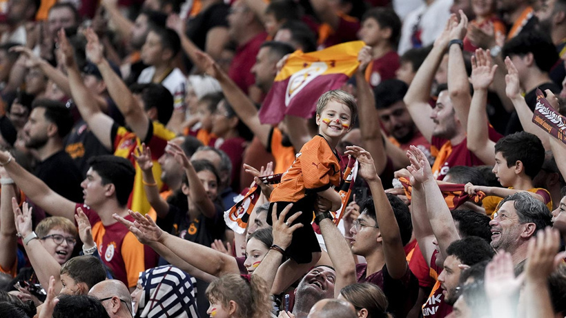 Galatasaray taraftarından Dursun Özbek'e tepki: Herkes bir ağızdan söyledi