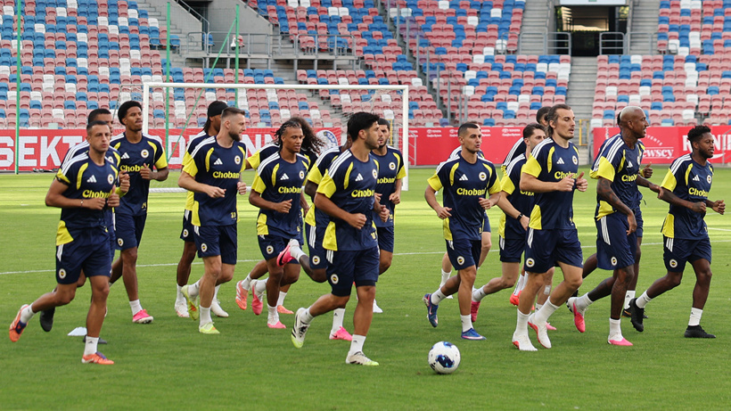 Fenerbahçe'de karar verildi: En kısa sürede 3 isimle yollar ayrılacak