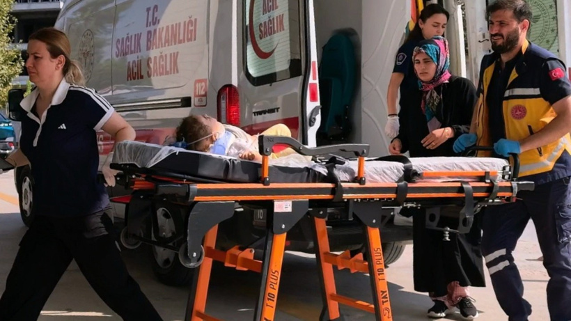 1,5 yaşındaki bebek 4 metre yükseklikten düştü: Beyin kanaması geçirdi