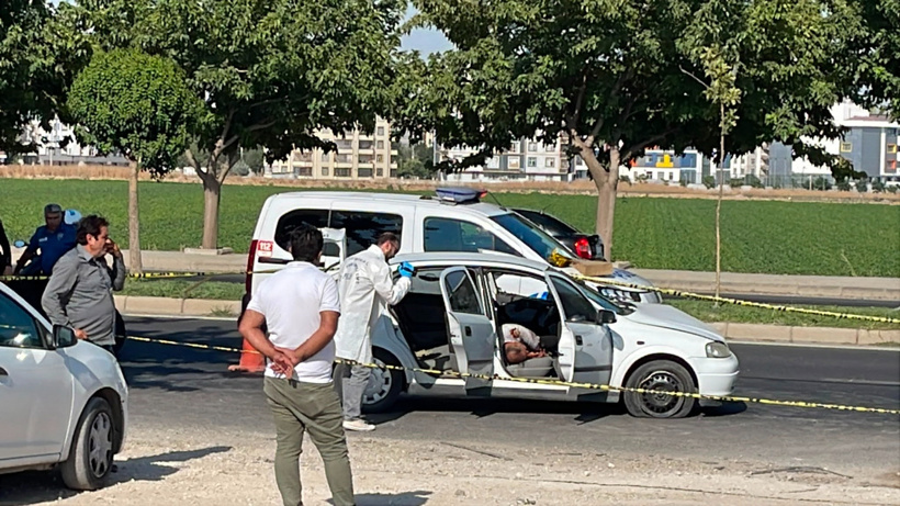 Kırmızı ışıkta beklerken suikasta uğradılar: 1 kişi öldü, 2 kişi yaralı