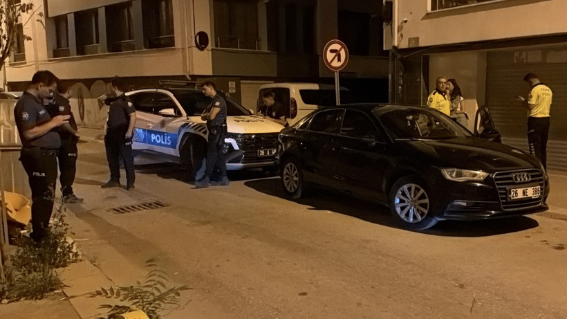 Kız arkadaşlarını arabada bırakıp kaçtı! Binlerce lira ceza yedi