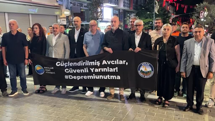 Marmara Depremi 27 yıl sonra unutulmadı: Yaşamını yitirenler yıl dönümünde anıldı