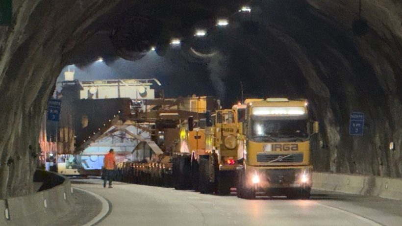 517 ton yetmedi: Bu kez 845 tonluk devasa yük yola çıktı