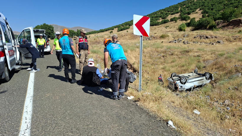 Bingöl’de korkutan kaza! Araç şarampole devrildi 6 kişi yaralandı