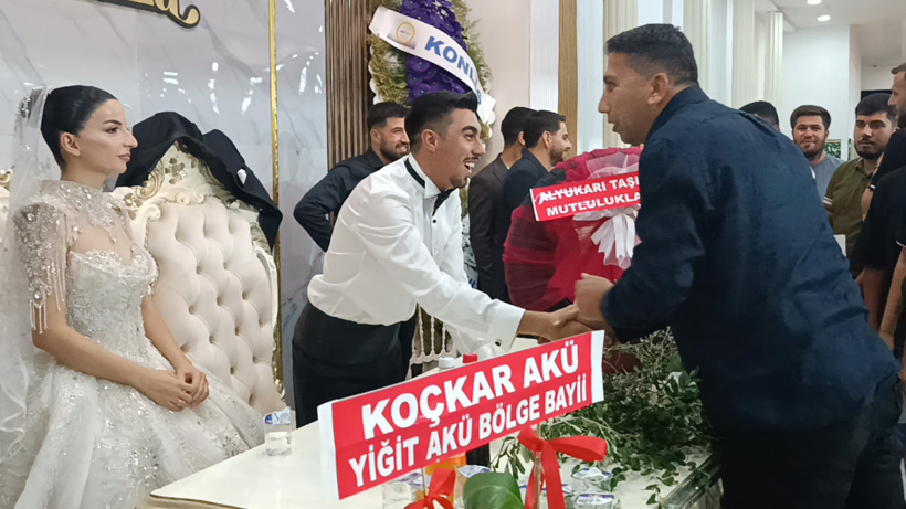 Düğünde “yok artık” dedirten takı! Damat görünce şaştı kaldı