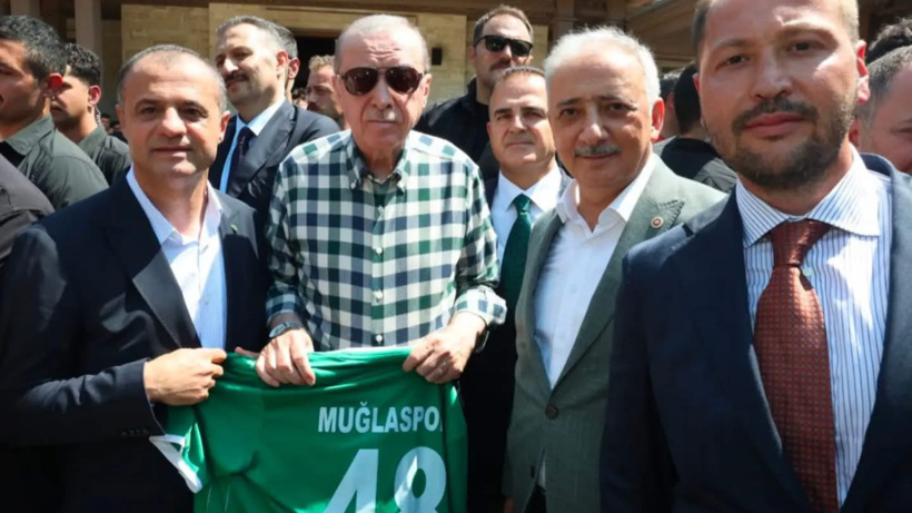 Erdoğan'a Atatürk Stadı hediyesi