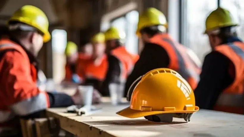 Hatay'da iş cinayeti: Üzerine galvaniz borusu düşen işçi kurtarılamadı