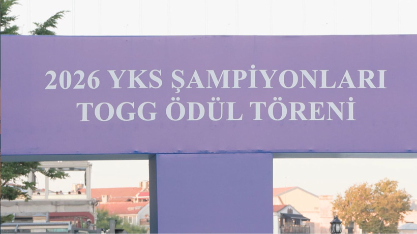 YKS'de birinci olan üç Kabataş Liseliye TOGG hediye edildi - Resim : 1