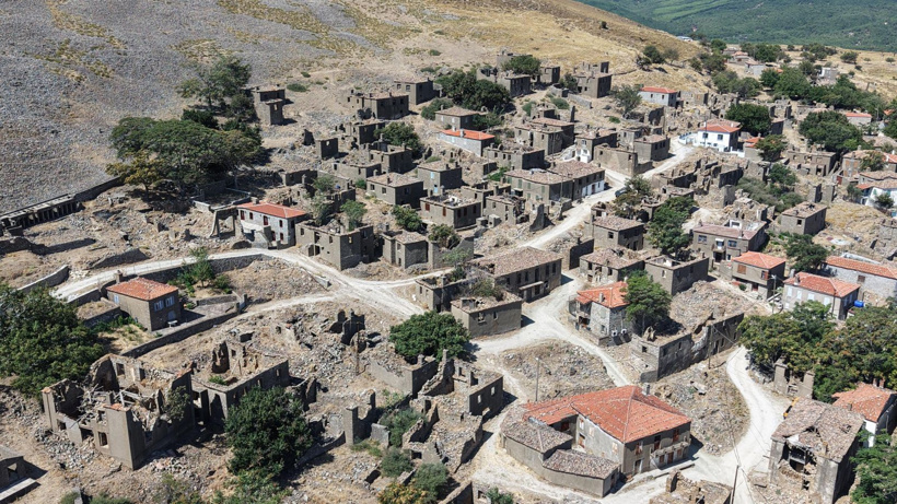 Balkanlar'ın en büyük köylerinden biriydi şimdi kimse yok! Hayalet köyden çıt çıkmıyor - Fotoğraf: 4