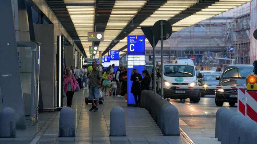 Uçakla gelen sivrisinekler 2 can aldı