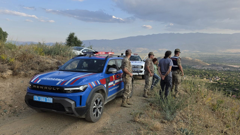 Erzincan’da heyelan tehlikesi: Tam 6 bağ evi tahliye edildi, dağ yolu kapatıldı!