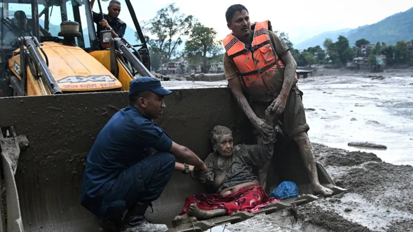 Yüzyılın felaketiyle yıkılan Nepal'de korkulan oluyor! Ölü soygunculuğu başladı - Fotoğraf: 7