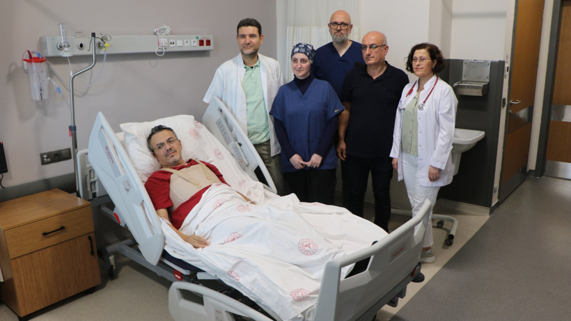 Doktorlar benzerini bile bulamadı: 2 kalp kapağı 5 saatte değiştirildi!