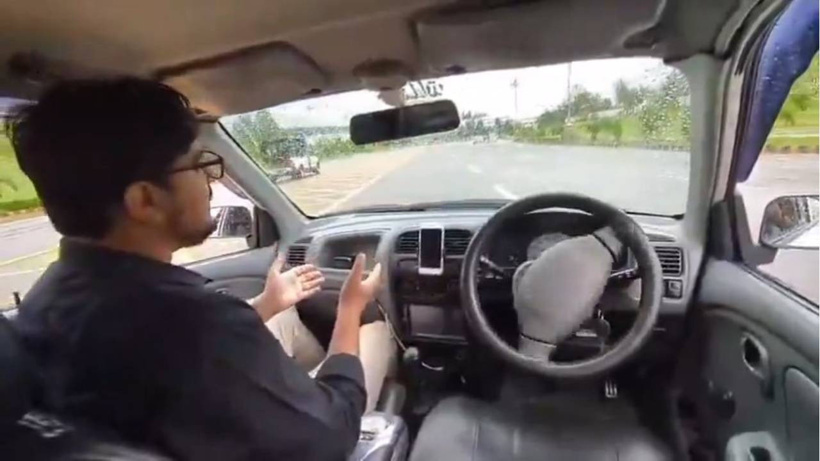 Sürücüsüz otomobil kontrolden çıktı: Polis aracına böyle çarptı