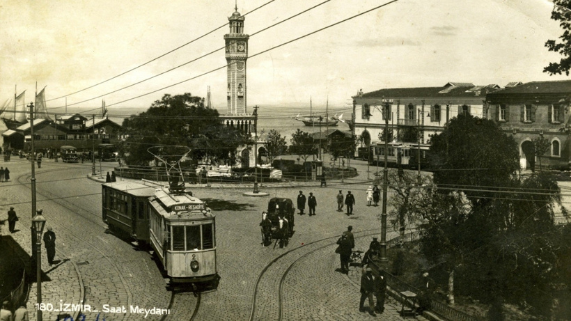 İzmir'in 125 yıllık simgesi ona emanet: Her hafta elleriyle kuruyor - Fotoğraf: 2