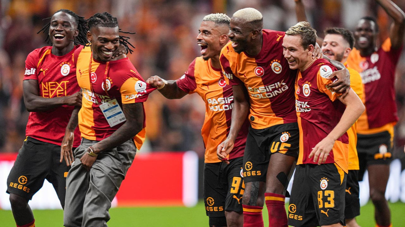 Başakşehir Galatasaray: İlk 11'ler! Okan Buruk'tan şaşırtan tercih