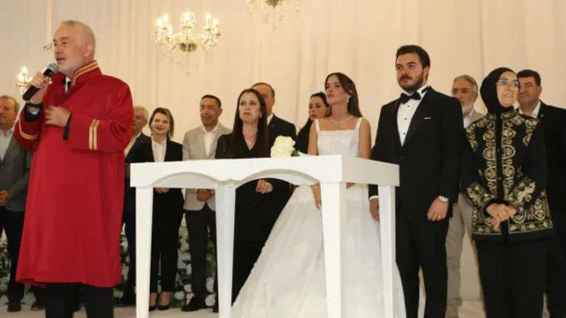 Belediye başkanı oğlunun nikahını kıydı: 40 kişi nikah şahidi oldu