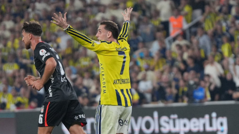 Kerem Aktürkoğlu derbi biter bitmez hakemin peşinden gitmeye kalktı