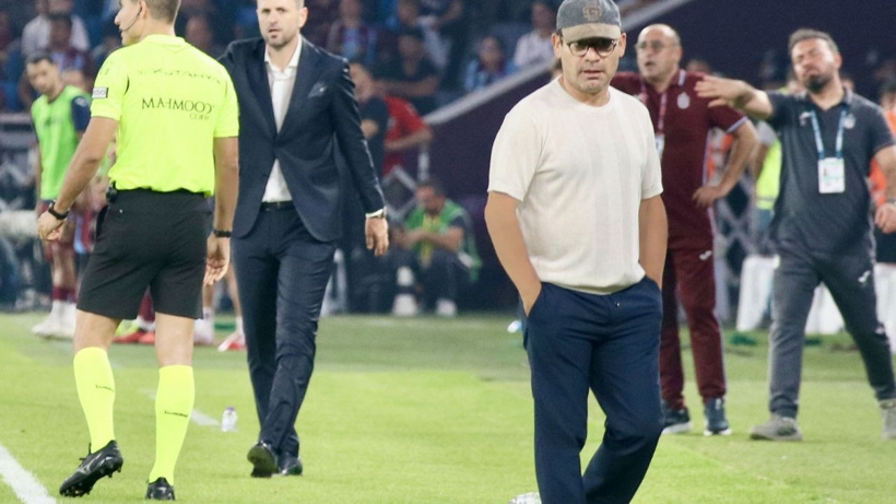 5-0 yenildikleri maçtan sonra hakemi tebrik etti: 12 dakikada bitirdi!