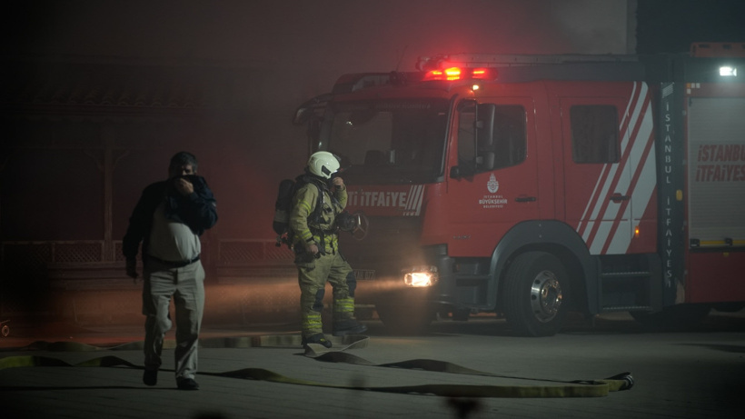 Pendik'te cami deposunda yangın