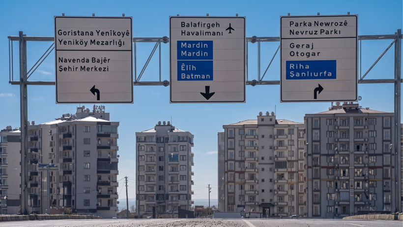 Türkçe ve Kürtçe trafik tabelaları 10 yıllık çıktı