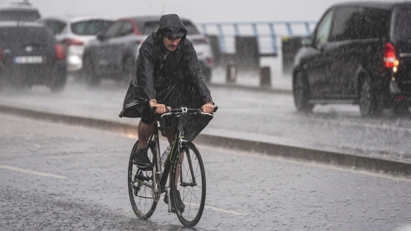 Meteorolojiden gök gürültülü sağanak uyarısı: İstanbul için saat verildi