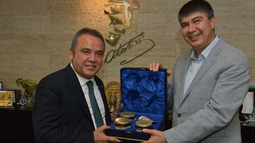 Muhittin Böcek'ten selefi Menderes Türel'e zehir zemberek sözler: İhanetin bahanesi olmaz, bedeli olur