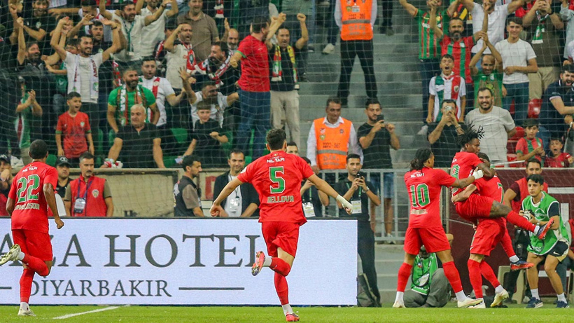 Amedspor Başakşehir'e gol oldu yağdı