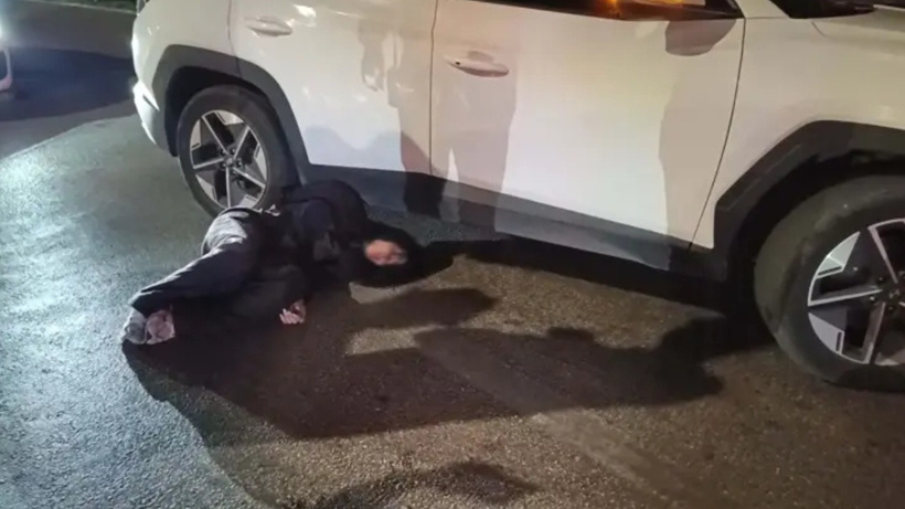 Ters yöne girmiş polislere saldırıp gazetecilere tükürmüştü: Tutuklandı