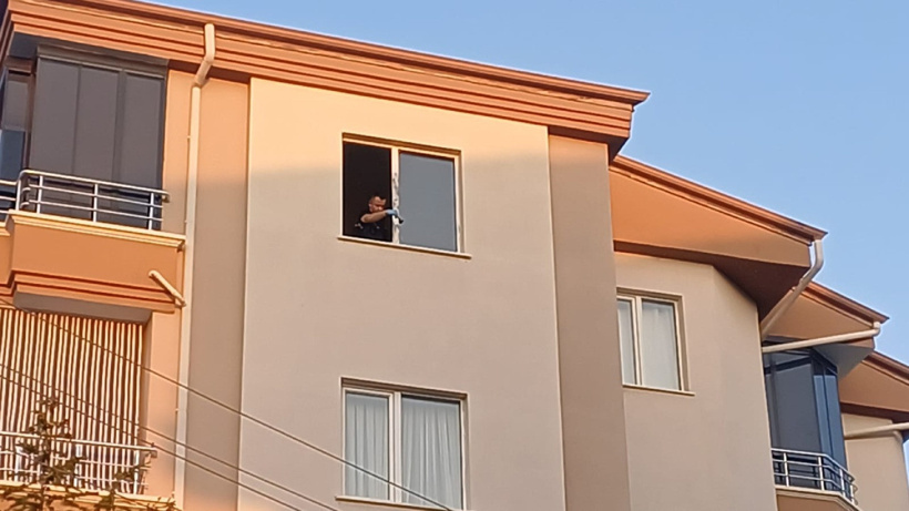 Genç kız 5’inci kattaki pencereden düştü: Soruşturma başlatıldı