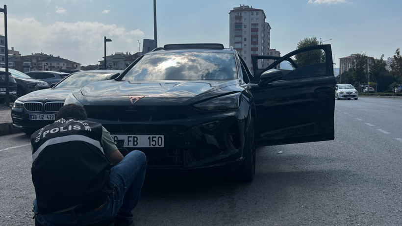 4 çocuk anahtarı üzerinde unutulan otomobili çaldı! Kamera kayıtları ele verdi