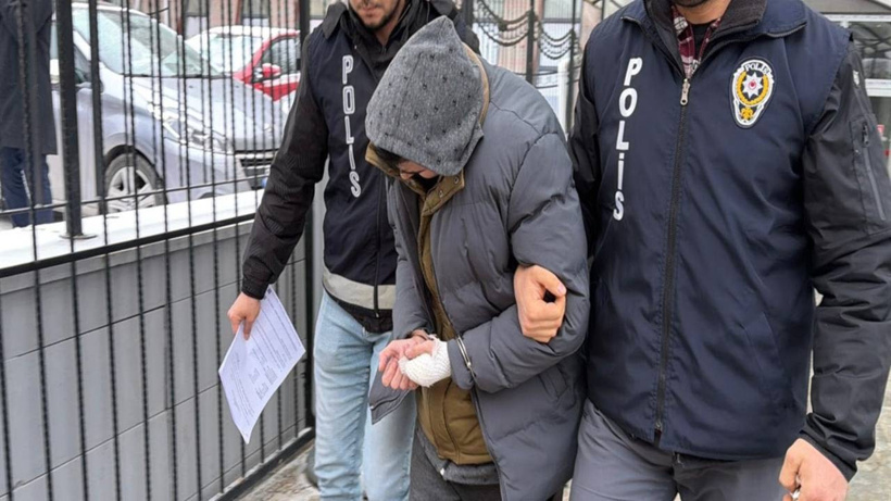 Üvey babasını bıçaklayarak öldürmüştü: Genç sanık “Kendimi ve annemi korudum” dedi