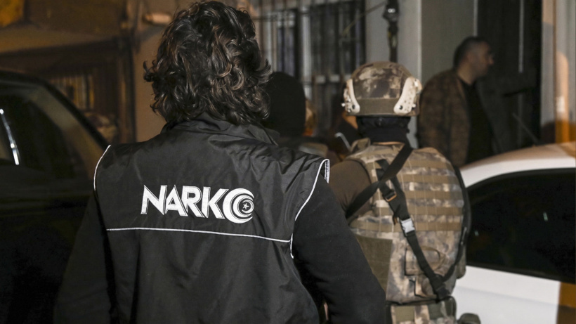 Tutuklanan narkotik müdürünün rüşvet yazışmaları ortaya çıktı! Parmak izi bile sildiriyormuş