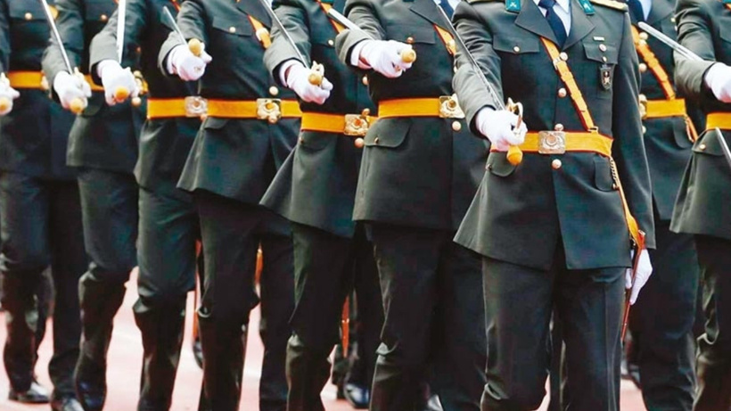Teğmenlere mezuniyette AKP marşı okutulmuş!