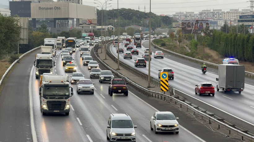 İstanbul'da sabah mesaisi trafikle başladı: İETT seferlerinde iptaller ve rötarlar var - Resim : 3