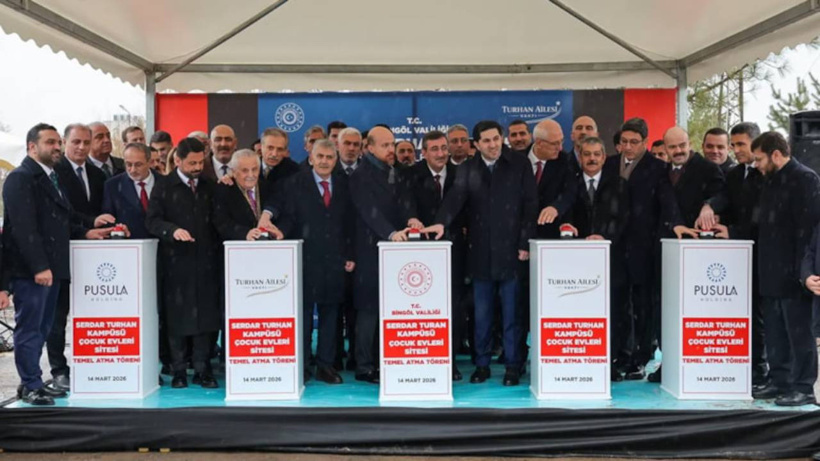 Gözaltına alınan Pusula Holding'in sahibi Serdar Turhan devlet erkanı ile açılış yapmış