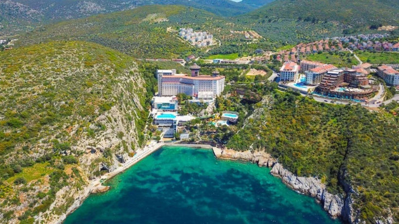 Kuşadası'ndaki 5 yıldızlı otelde işçi eylemi! Turistler tahliye edildi