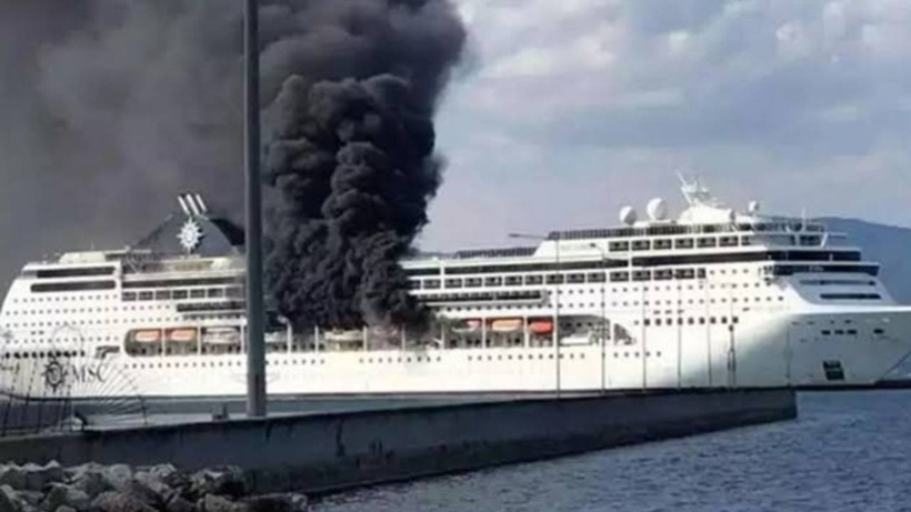 Ege'de korku dolu dakikalar! Araç taşıyan gemi alevlere teslim oldu