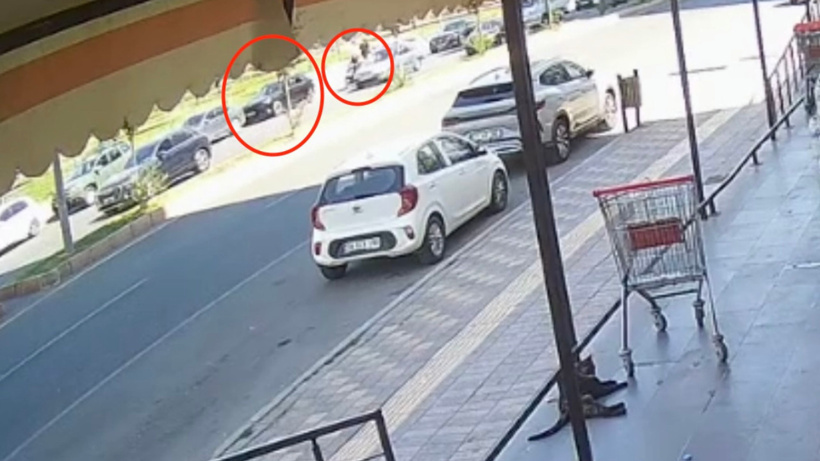Kapısı açılan otomobil sonu oldu: Motosikletli sürücü öldü