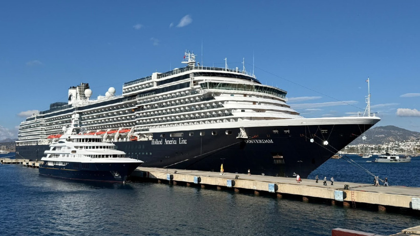 285 metrelik dev gemi limana yanaştı: Turistler ilçeye akın etti