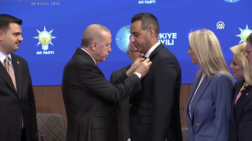O da geleneğe uydu! AKP'ye geçen belediye başkanından yoruma kapalı açıklama