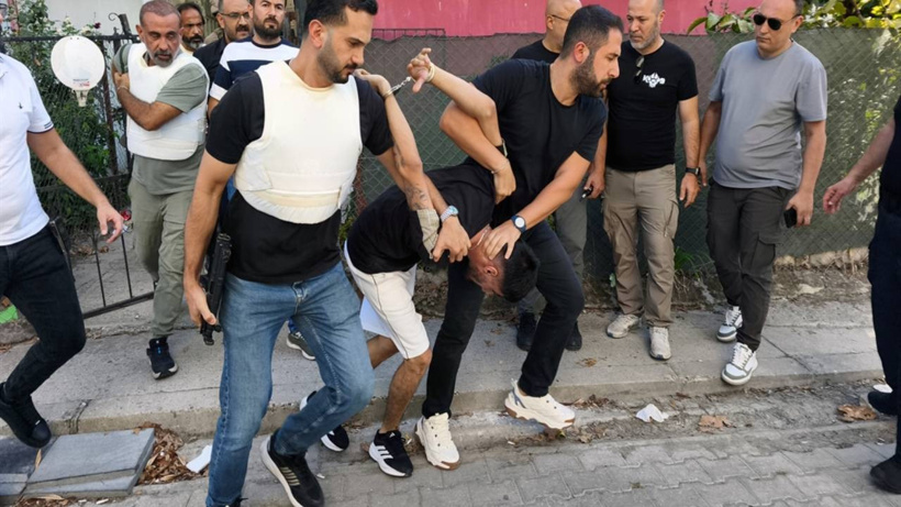 Torbacıdan el bombası alıp polise atmaya çalıştı! Adana'da film gibi olay