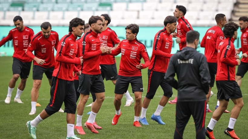 Milli takımda 2 futbolcu kamptan ayrıldı