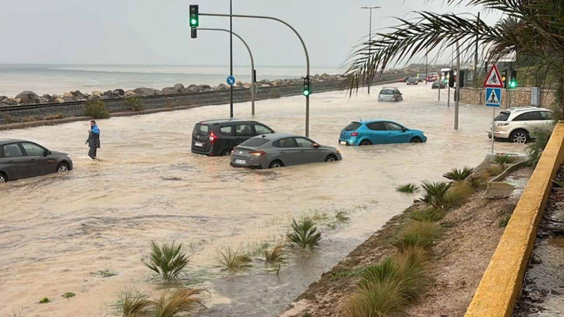 İspanya’da sel felaketi: Sokaklar göle döndü, araçlar sulara kapıldı
