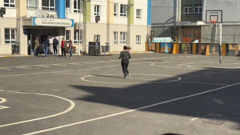 Avcılar’da KPSS öncesi okul karışıklığı: Adaylar son anda yetişti