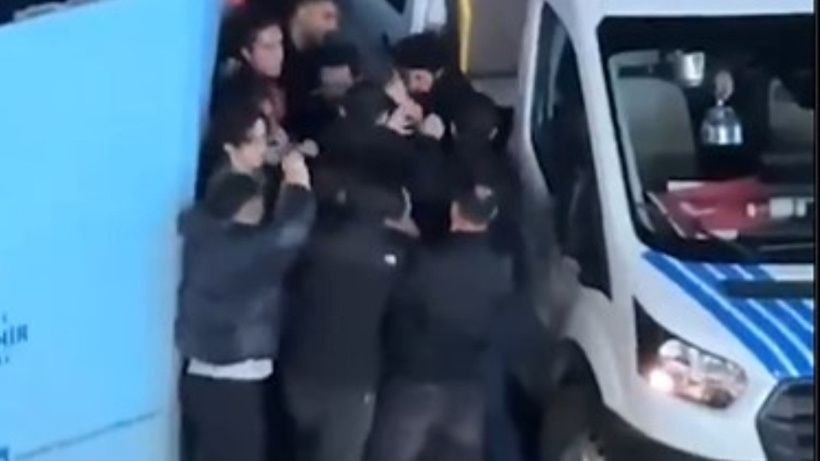 Soma'da ölen madenciler için yürüdüler: Çok sayıda genç darbedilerek gözaltına alındı!